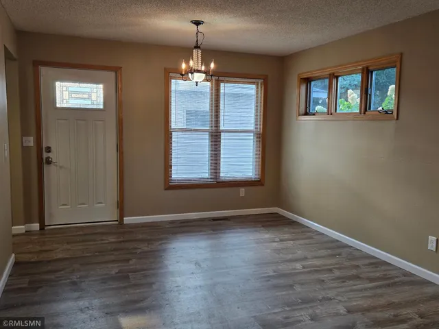 $2,700 | 614 19th Avenue South, Minneapolis, MN 55454