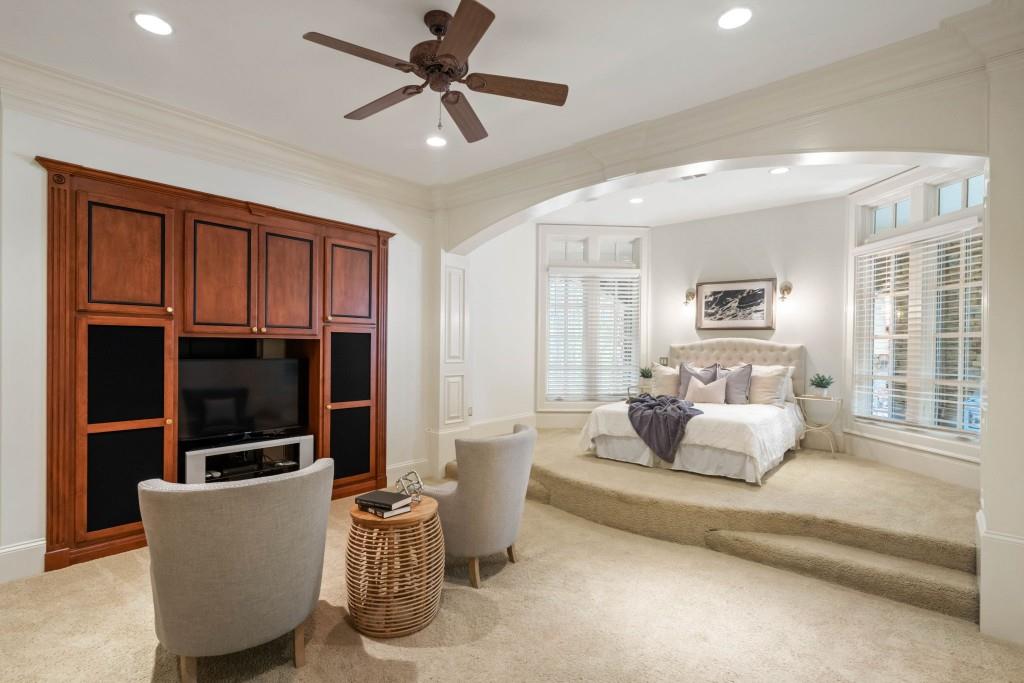 10955 Stroup Road Roswell, GA 30075 - Photo 44 of 73 a living room with furniture