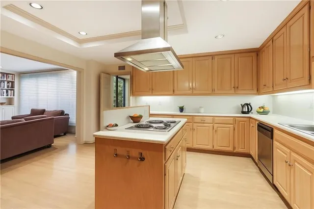 $750,000 | 433 Ward Parkway, Unit 1S, Kansas City, MO 64112