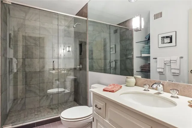 $750,000 | 433 Ward Parkway, Unit 1S, Kansas City, MO 64112