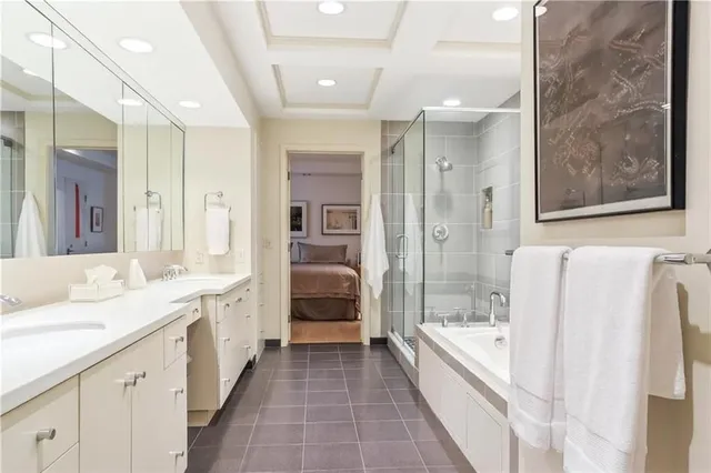 $750,000 | 433 Ward Parkway, Unit 1S, Kansas City, MO 64112