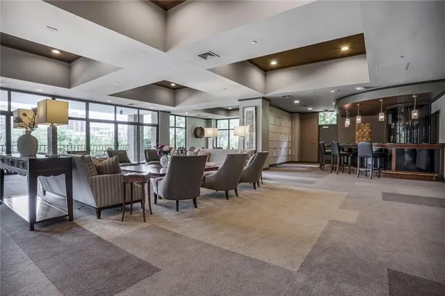 $750,000 | 433 Ward Parkway, Unit 1S, Kansas City, MO 64112