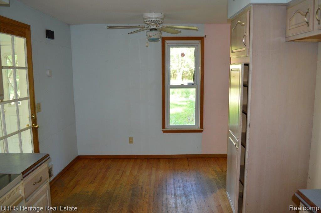 2450 East Coon Lake Road Howell, MI 48843 - Photo 23 of 49 Kitchen