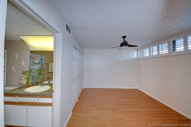 1950 Southwest Palm City Road, Unit 13303 Stuart, FL 34994 - Photo 19 of 34 En suite guest bedroom/bathroom.