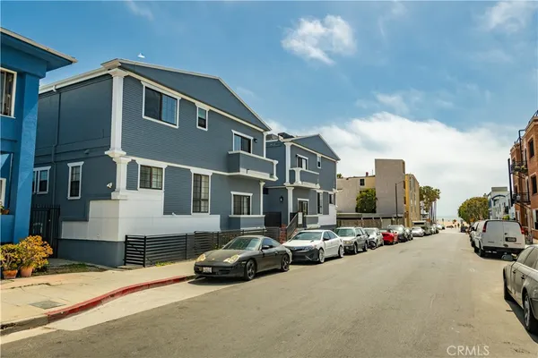 $6,800 | 36 Navy Street, Unit 8, Venice, CA 90291