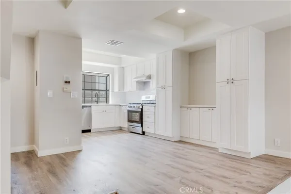 $6,800 | 36 Navy Street, Unit 8, Venice, CA 90291