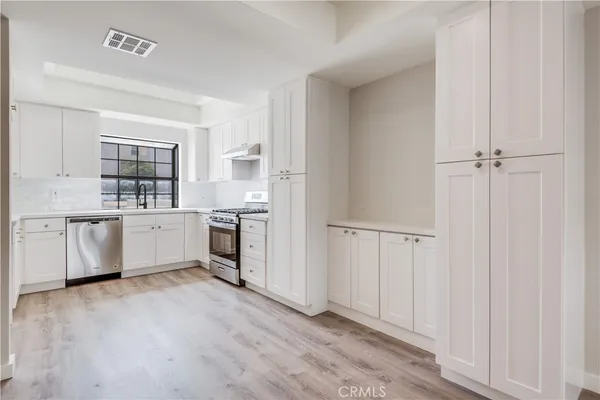 $6,800 | 36 Navy Street, Unit 8, Venice, CA 90291