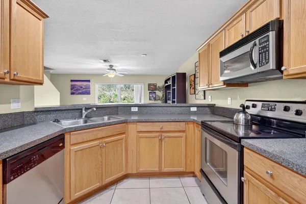 $2,300 | 2990 Southeast Lexington Lakes Drive, Stuart, FL 34994