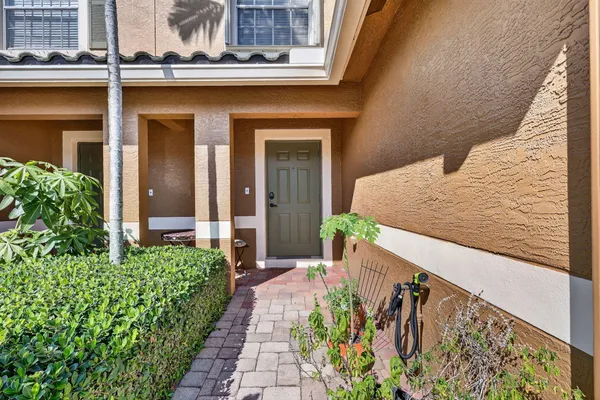 $2,300 | 2990 Southeast Lexington Lakes Drive, Stuart, FL 34994