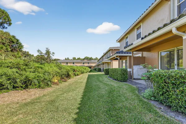 $2,300 | 2990 Southeast Lexington Lakes Drive, Stuart, FL 34994