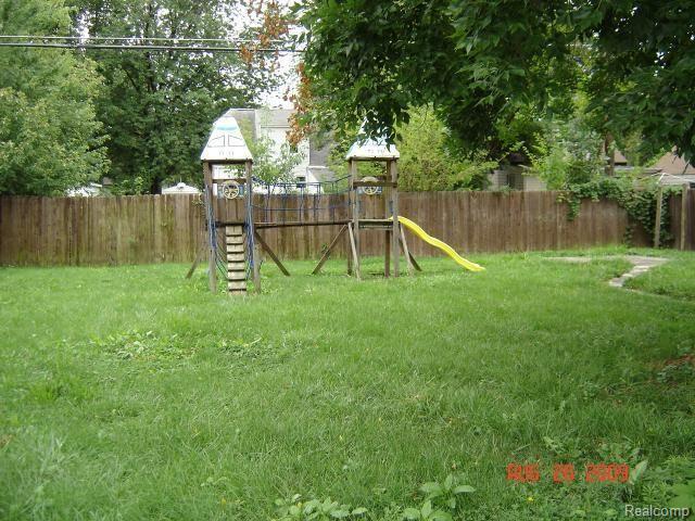 13114 Toepfer Road Warren, MI 48089 - Photo 11 of 12 BACKYARD2
