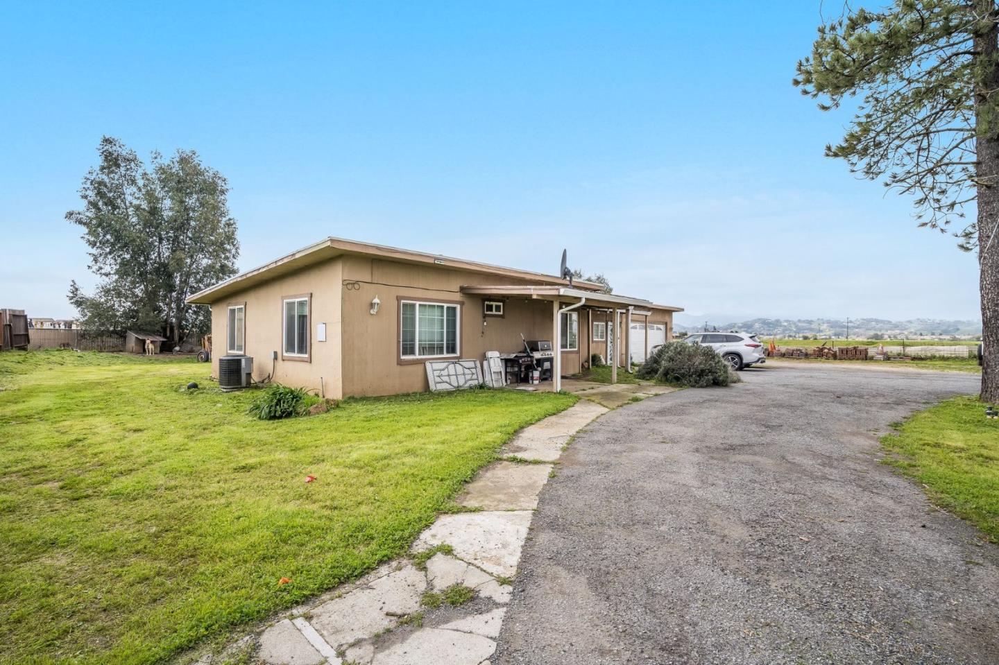 130 Day Road Gilroy, CA 95020 - Photo 10 of 27 a view of a yard in front of house