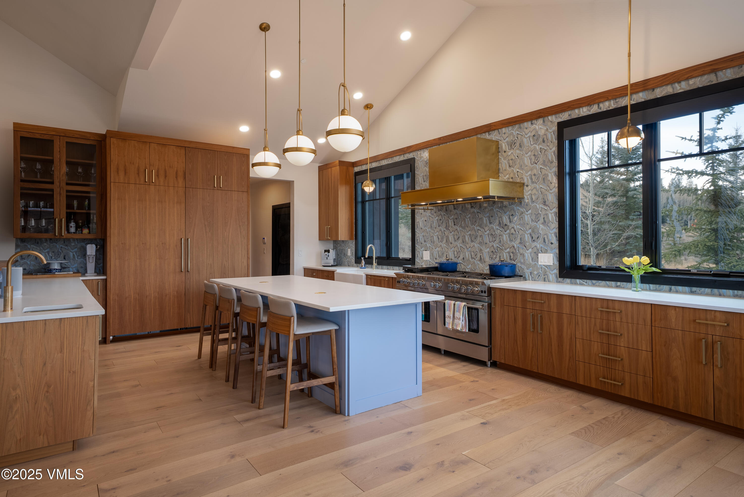 533 Settlers Loop Edwards, CO 81632 - Photo 4 of 29 a large kitchen with a table and chairs