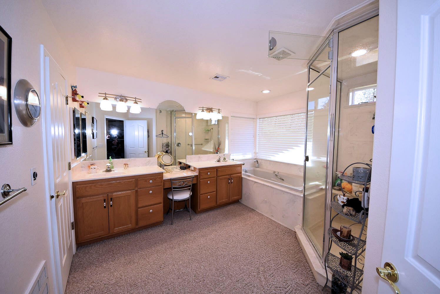 580 Ragsdale Road Trail, OR 97541 - Photo 15 of 36 Primary Bath