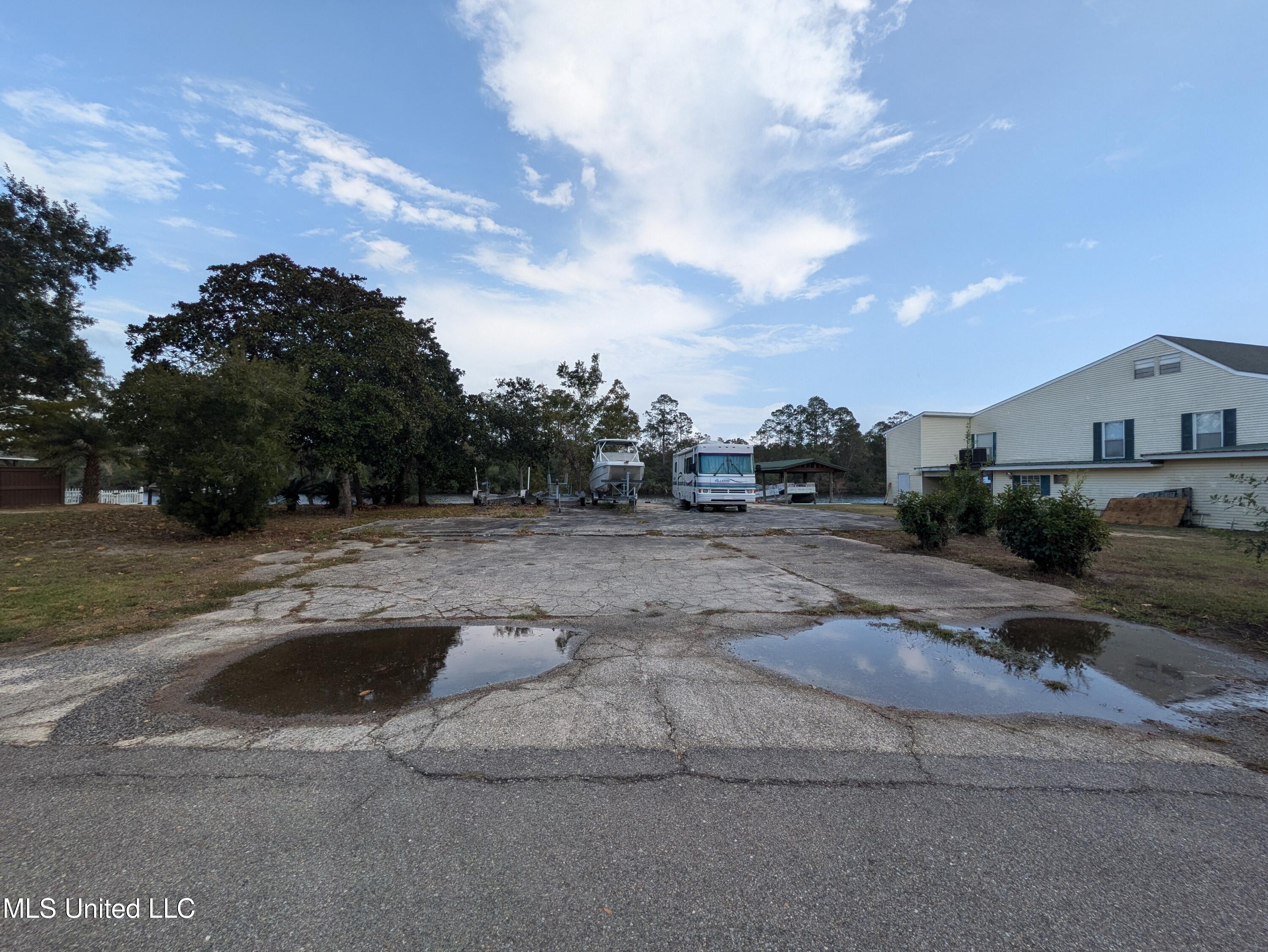 15110 Chickasaw Road Kiln, MS 39556 - Photo 2 of 5 1000000633