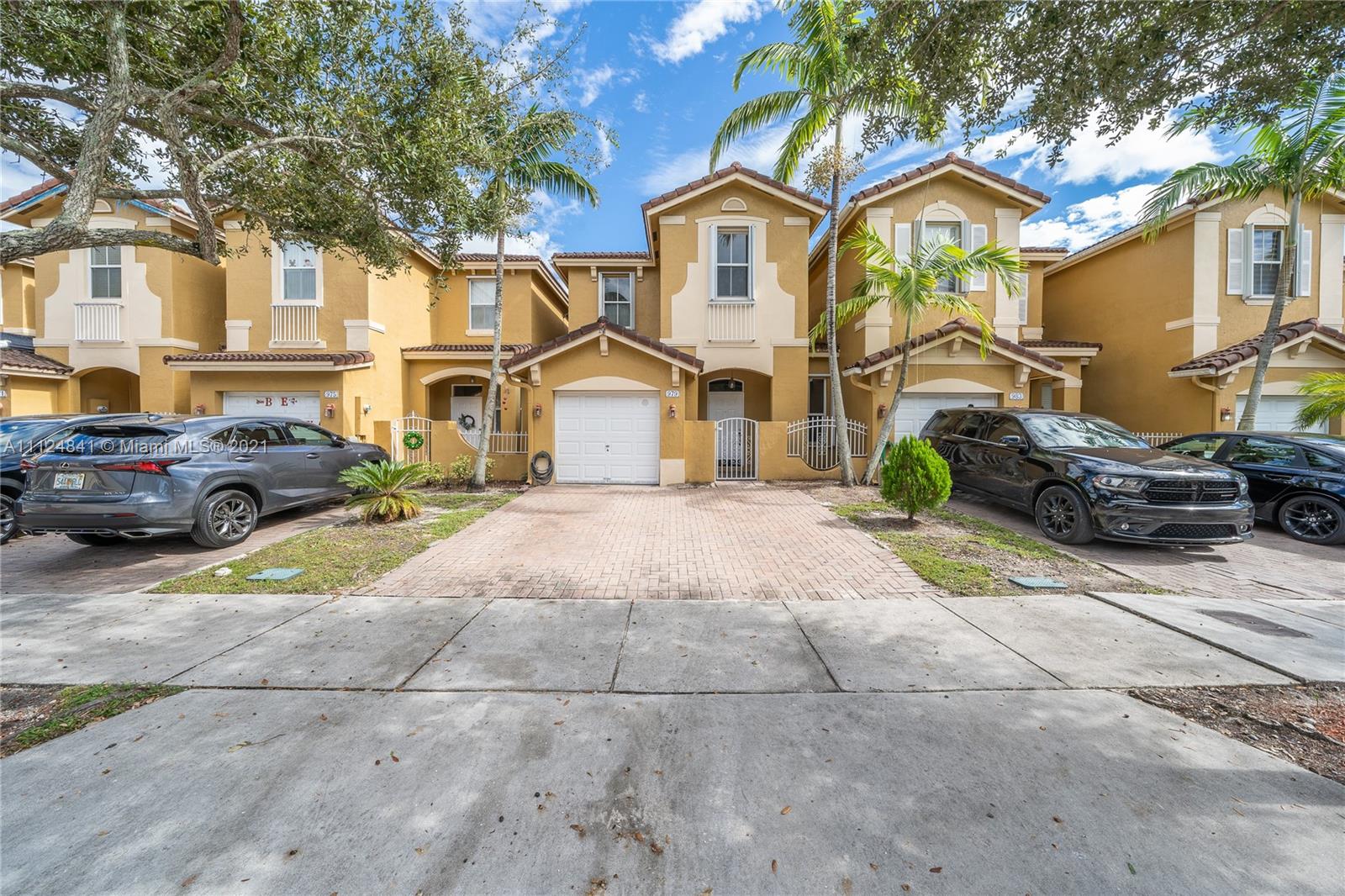 979 Southwest 154th Path Miami, FL 33194 - Photo 2 of 40 Gallery Image 2