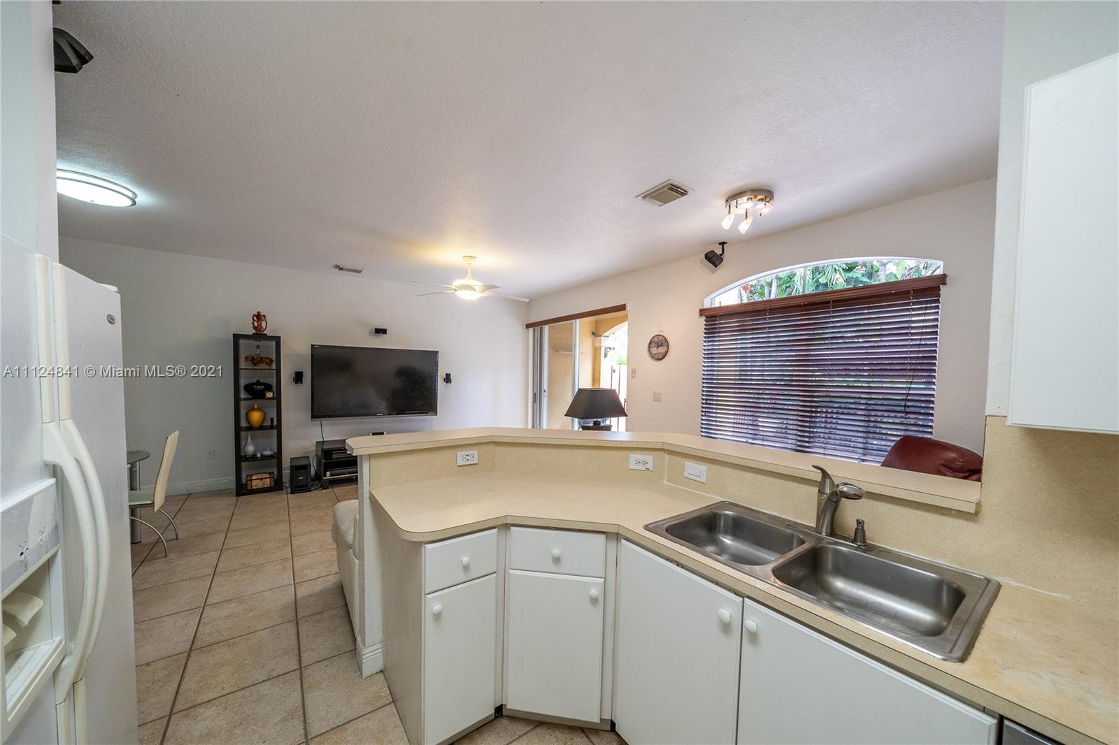 979 Southwest 154th Path Miami, FL 33194 - Photo 11 of 40 Gallery Image 11