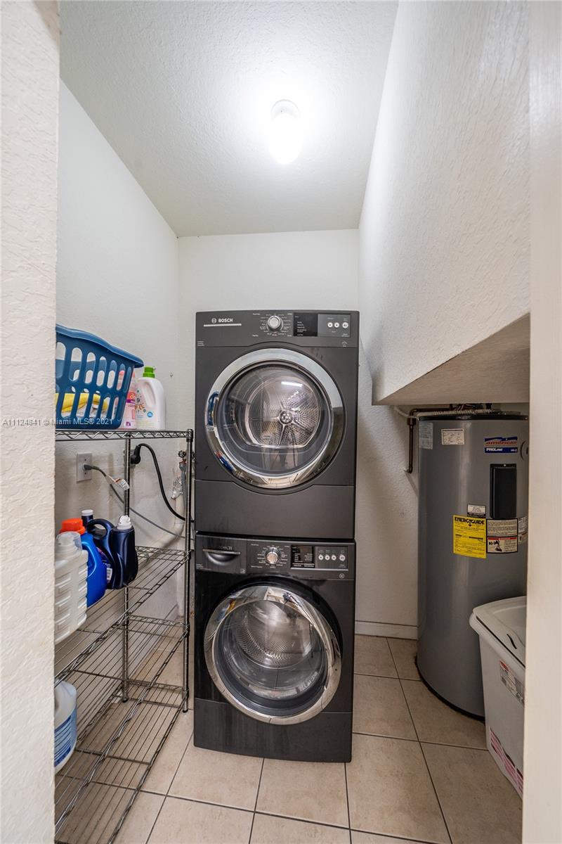 979 Southwest 154th Path Miami, FL 33194 - Photo 13 of 40 Gallery Image 13