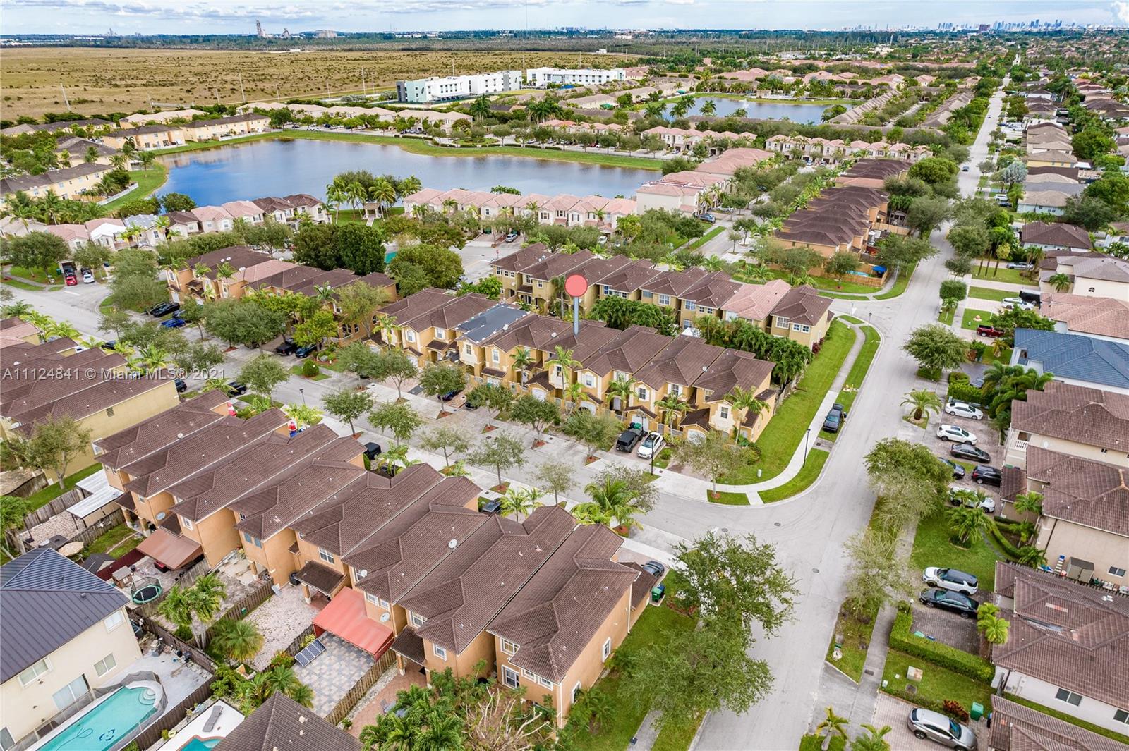 979 Southwest 154th Path Miami, FL 33194 - Photo 4 of 40 Gallery Image 4