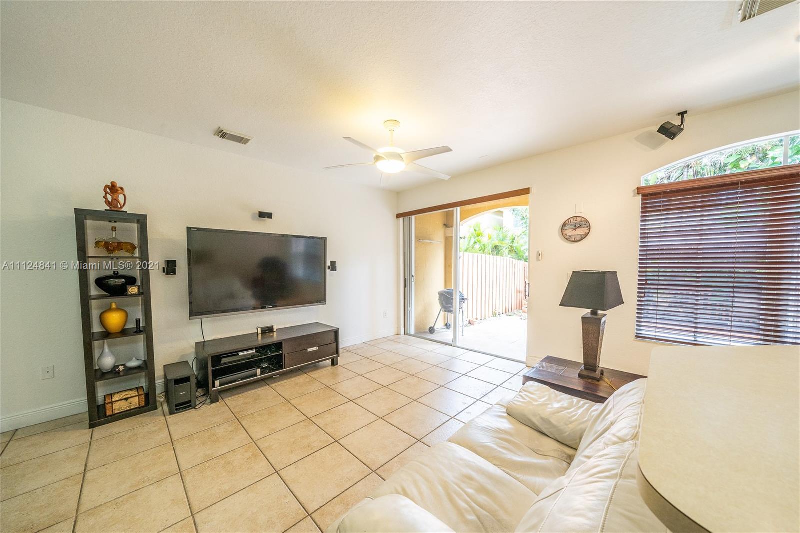 979 Southwest 154th Path Miami, FL 33194 - Photo 9 of 40 Gallery Image 9