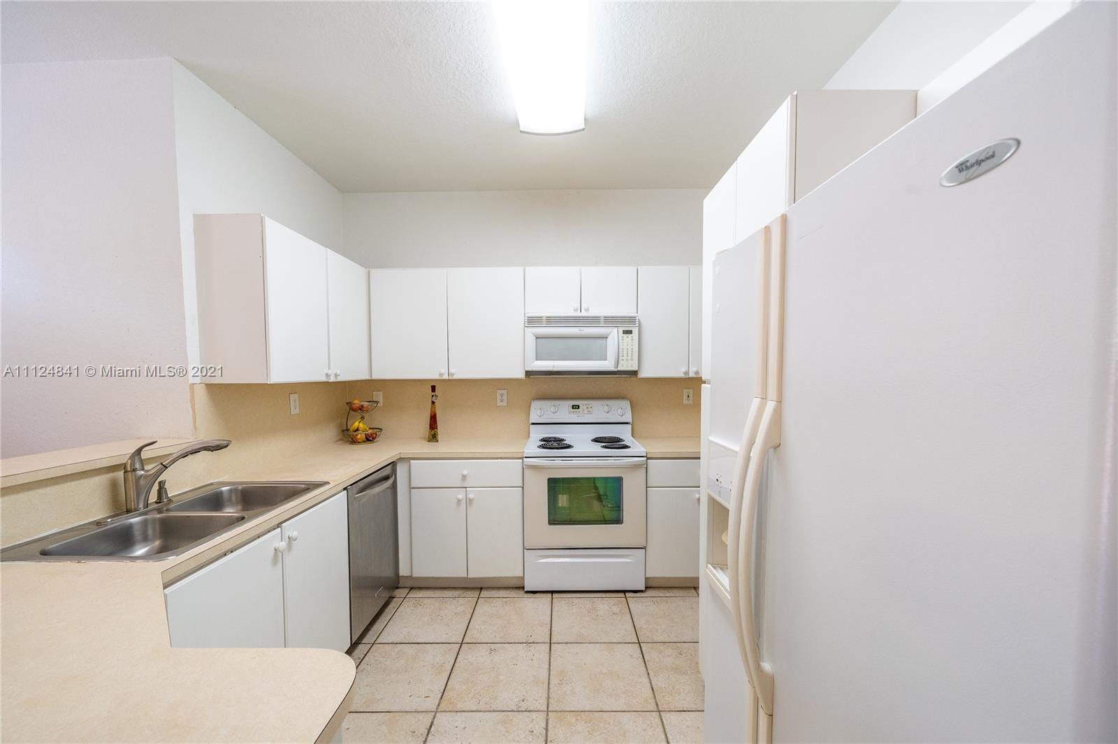 979 Southwest 154th Path Miami, FL 33194 - Photo 10 of 40 Gallery Image 10