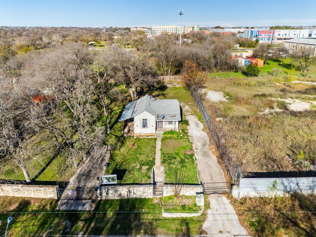 5610 Hudson Street Austin, TX 78721 - Photo 4 of 34 a view of a garden with a signage