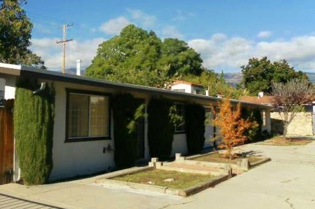 a view of a house with a backyard