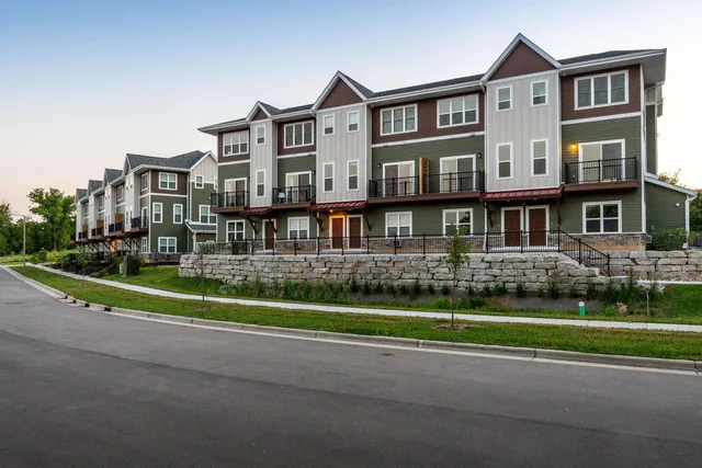 $389,900 | 2674 Notre Dame Drive, Unit 707, Fitchburg, WI 53711