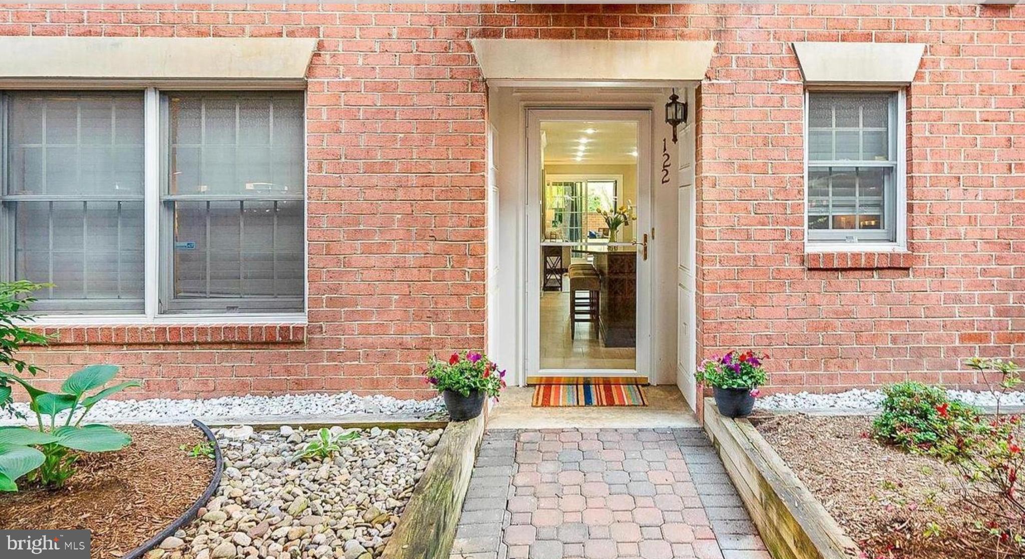 6924 Fairfax Drive, Unit 122 Arlington, VA 22213 - Photo 2 of 30 a front view of a house