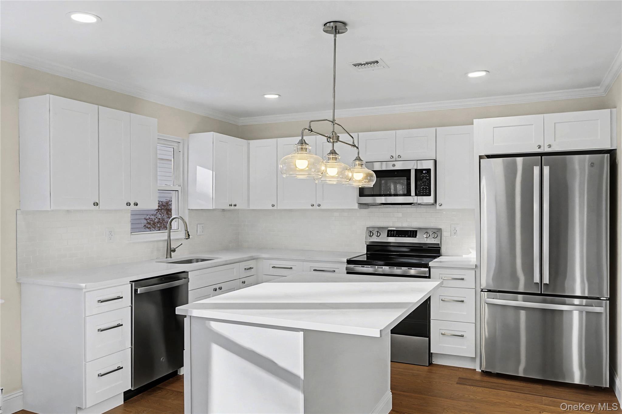 190 Edinburgh Drive Ridge, NY 11961 - Photo 6 of 11