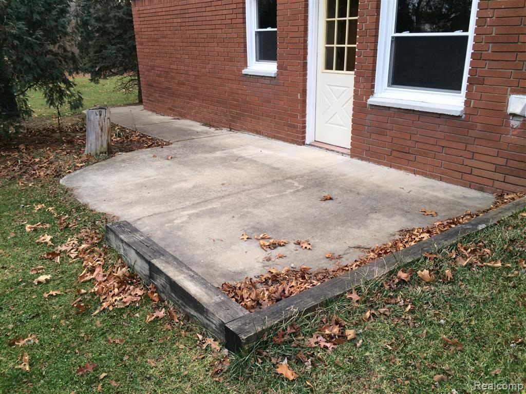 375 Triangle Lake Road Howell, MI 48843 - Photo 23 of 32 27.jpg