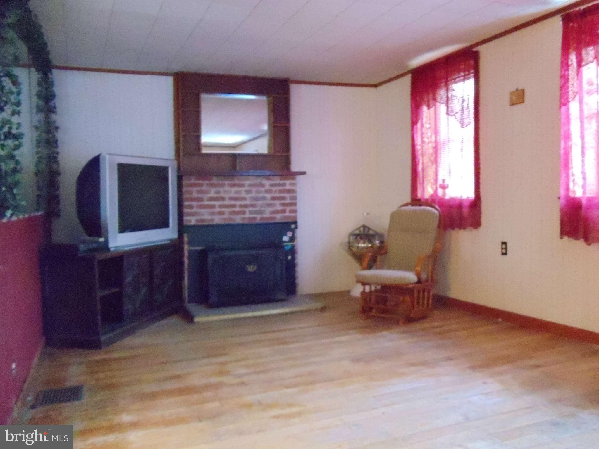 8434 Church Road Pasadena, MD 21122 - Photo 2 of 13 Living Room