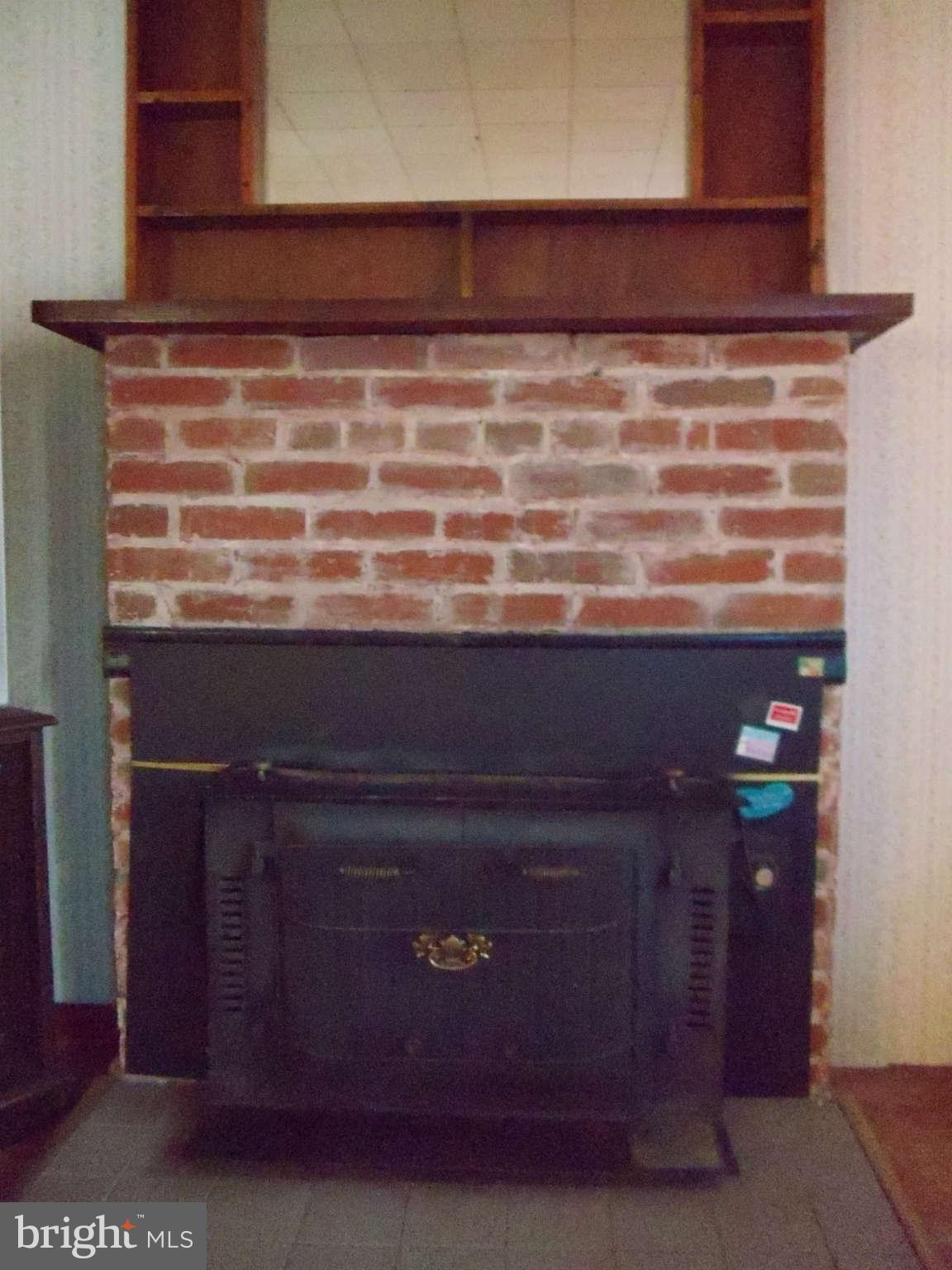 8434 Church Road Pasadena, MD 21122 - Photo 3 of 13 Living Room