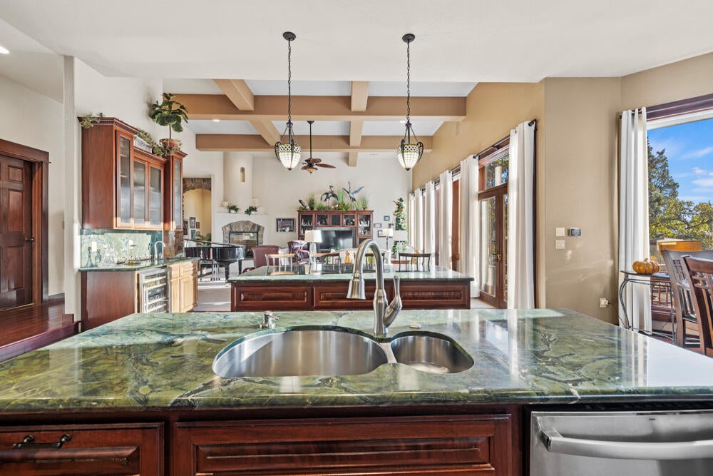 6012 Cooper's Hawk Road Klamath Falls, OR 97601 - Photo 21 of 58 Kitchen looking toward Great Room
