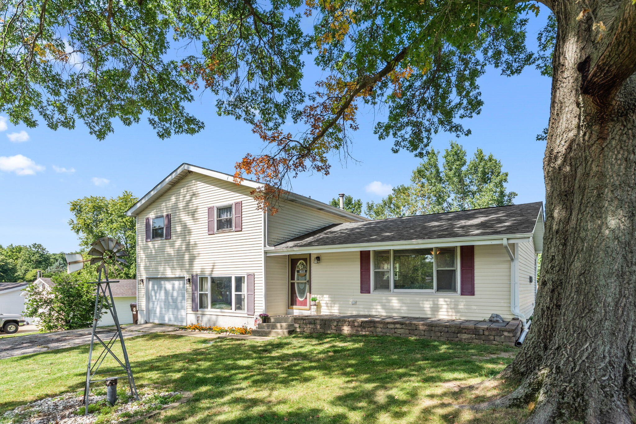 2305 Thomas Road Valparaiso, IN 46383 - Photo 2 of 17 2048x1367