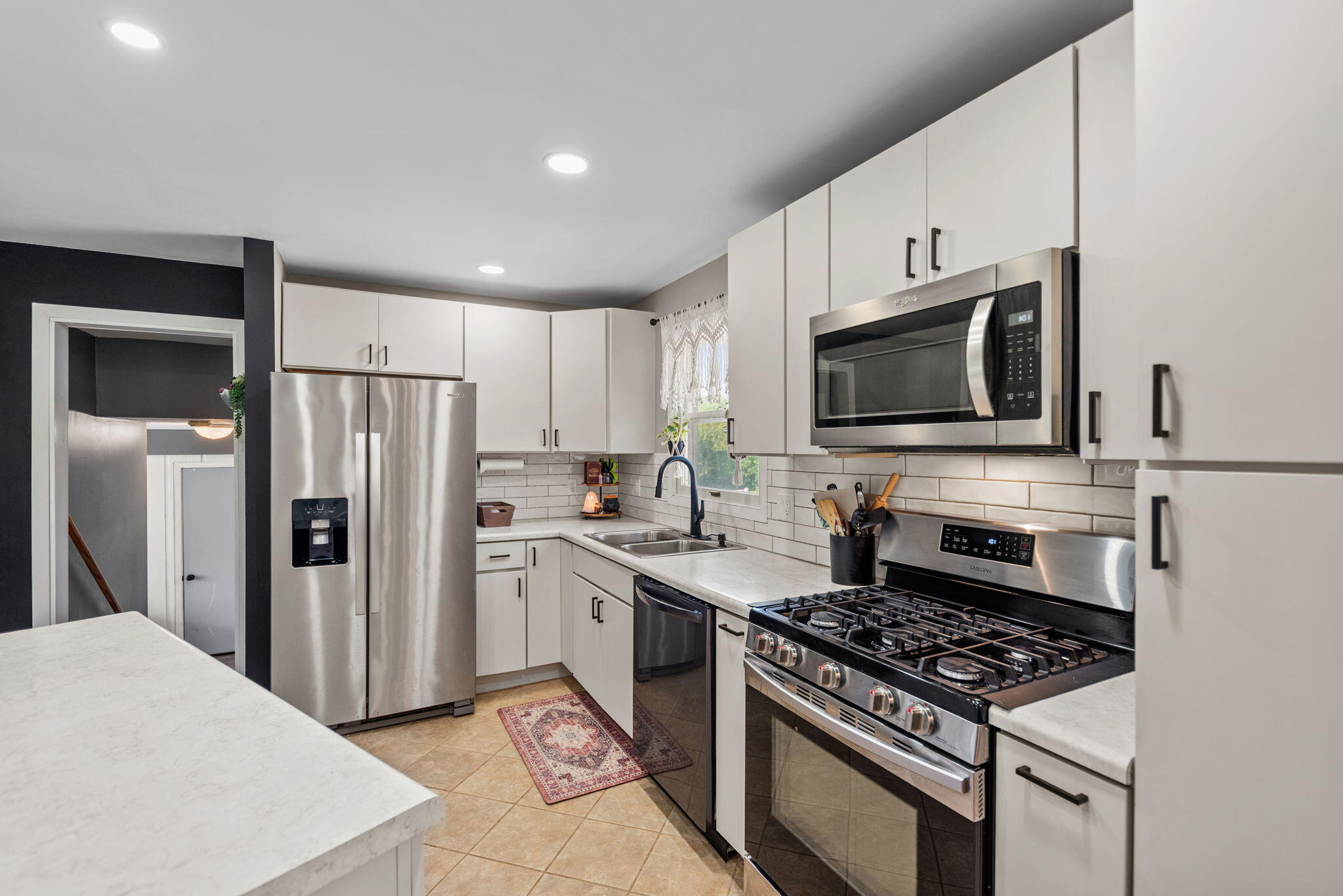 2305 Thomas Road Valparaiso, IN 46383 - Photo 7 of 17 2048x1367