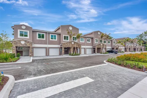 $646,000 | 1559 Northwest 94th Way, Unit 8, Coral Springs, FL 33071