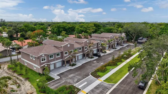 $646,000 | 1559 Northwest 94th Way, Unit 8, Coral Springs, FL 33071