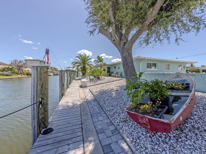 918 Gibbs Road Venice, FL 34285 - Photo 8 of 41 Gallery Image 8