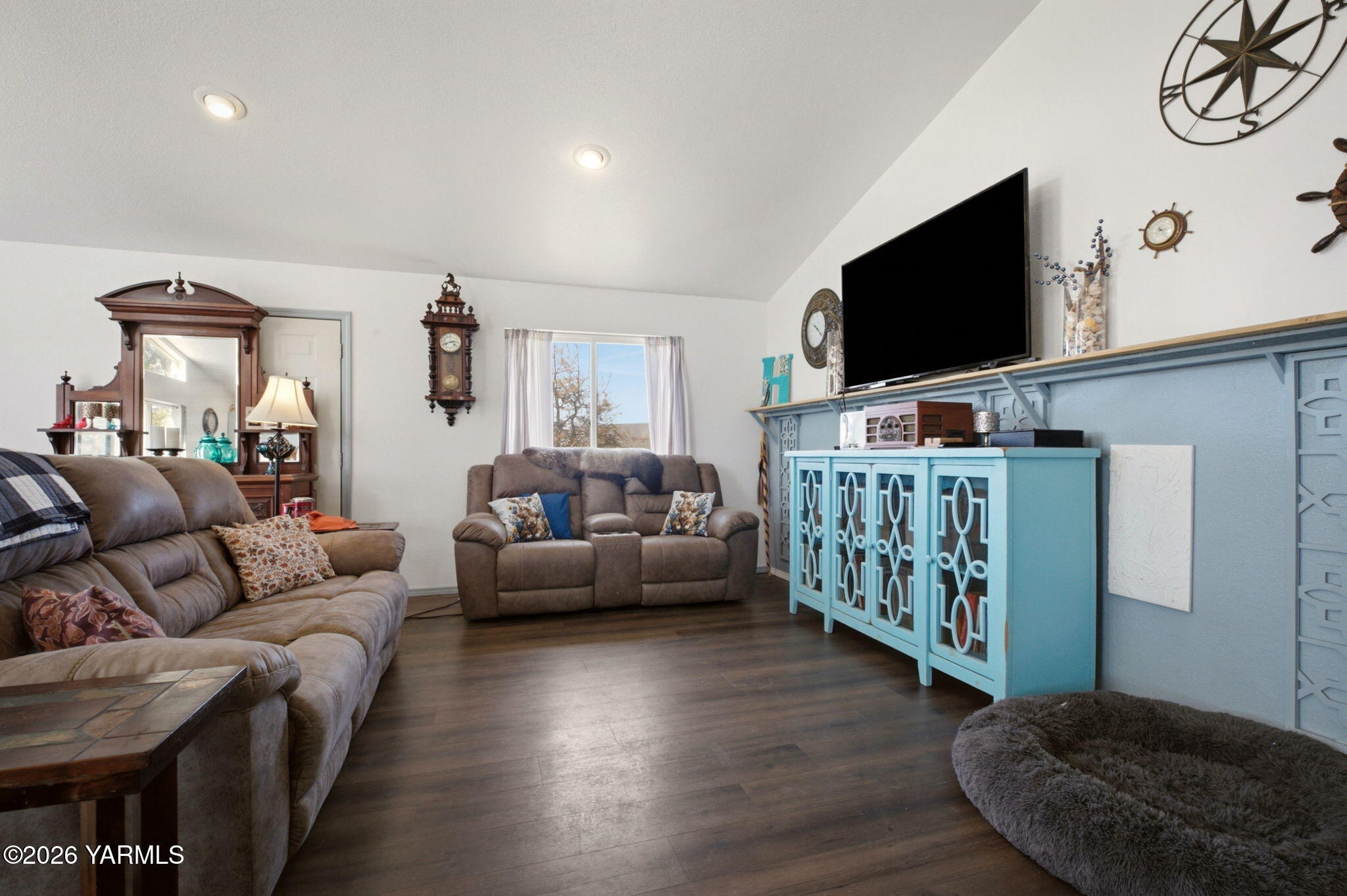 550 Red Tail Road Yakima, WA 98908 - Photo 12 of 41 Living Room