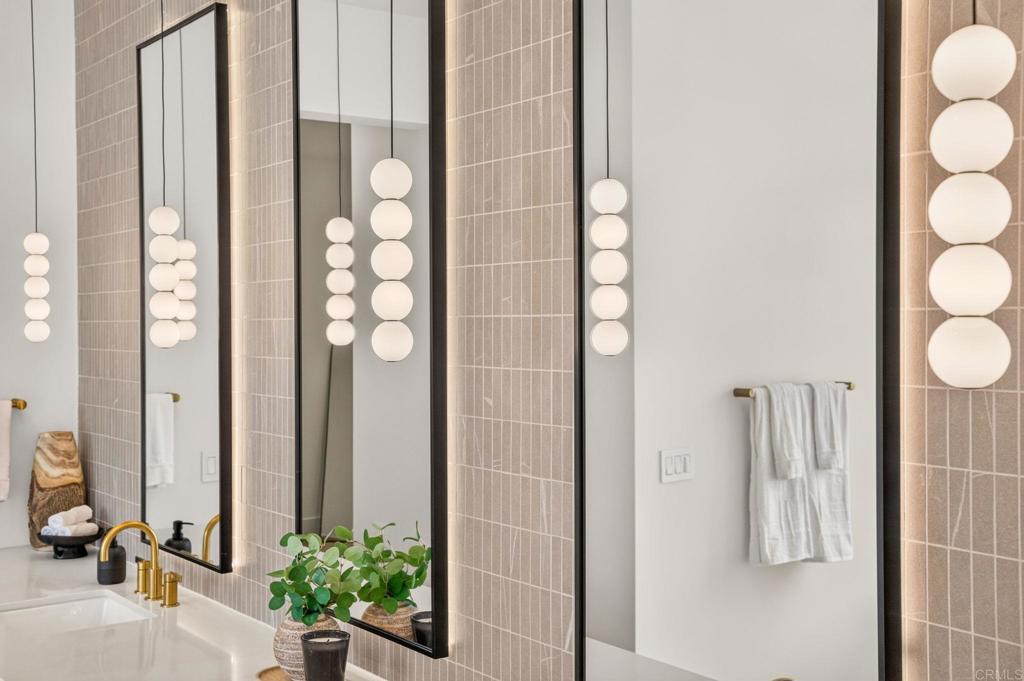 1341 Berryman Encinitas, CA 92024 - Photo 23 of 44 Downstairs Primary Bathroom with Custom Lighting