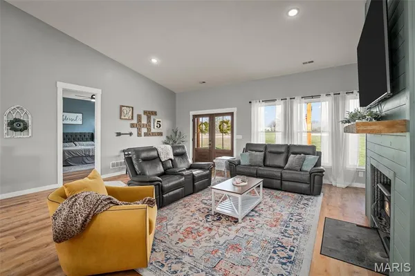 $425,000 | 101 Mcintyre Lane, Silex, MO 63377