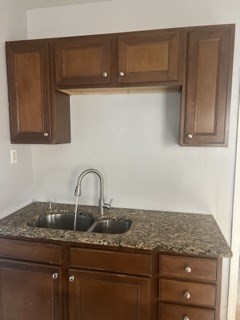 42 Hall Street Springfield, MA 01108 - Photo 4 of 10