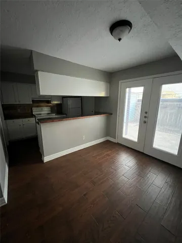 $1,360 | 1945 Miramar Green Street, Unit 1945, Seabrook, TX 77586