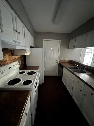 $1,360 | 1945 Miramar Green Street, Unit 1945, Seabrook, TX 77586