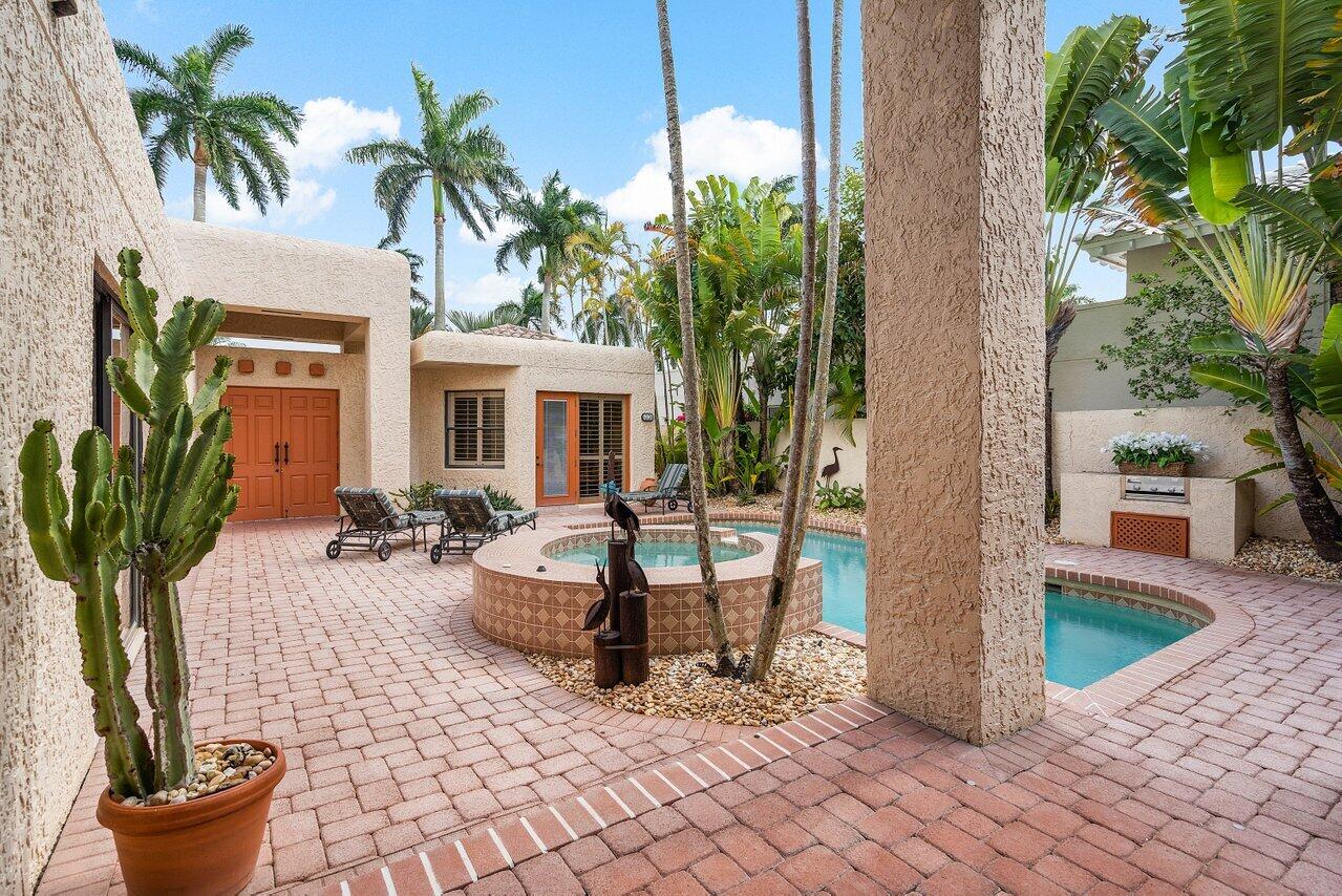 17061 Royal Cove Way Boca Raton, FL 33496 - Photo 5 of 39 Courtyard