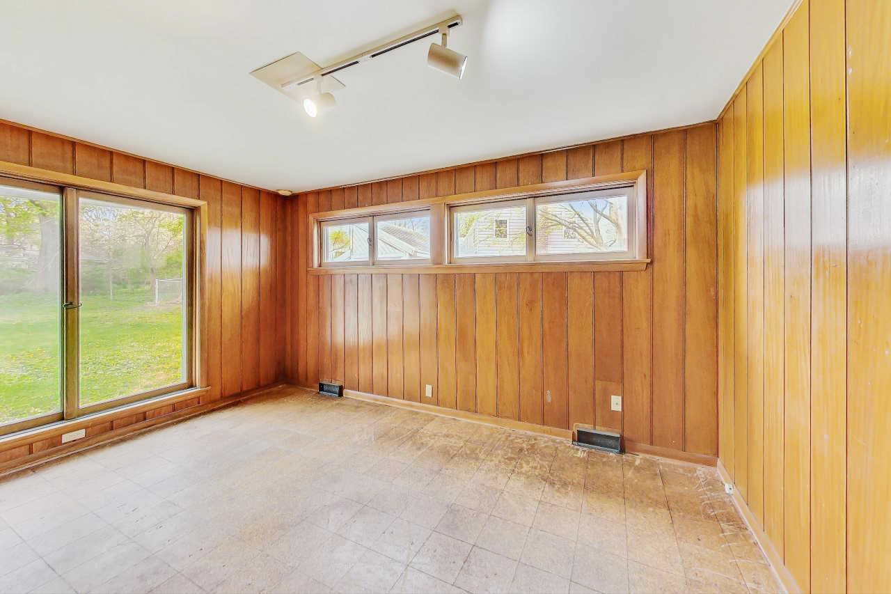 246 Miller Avenue DeKalb, IL 60115 - Photo 23 of 56 an empty room with windows