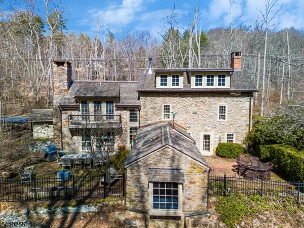 $1,175,000 | 34 Water Street, Lebanon, NJ 08833