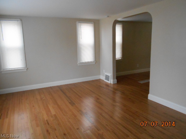 12816 Thraves Road Cleveland, OH 44125 - Photo 3 of 10