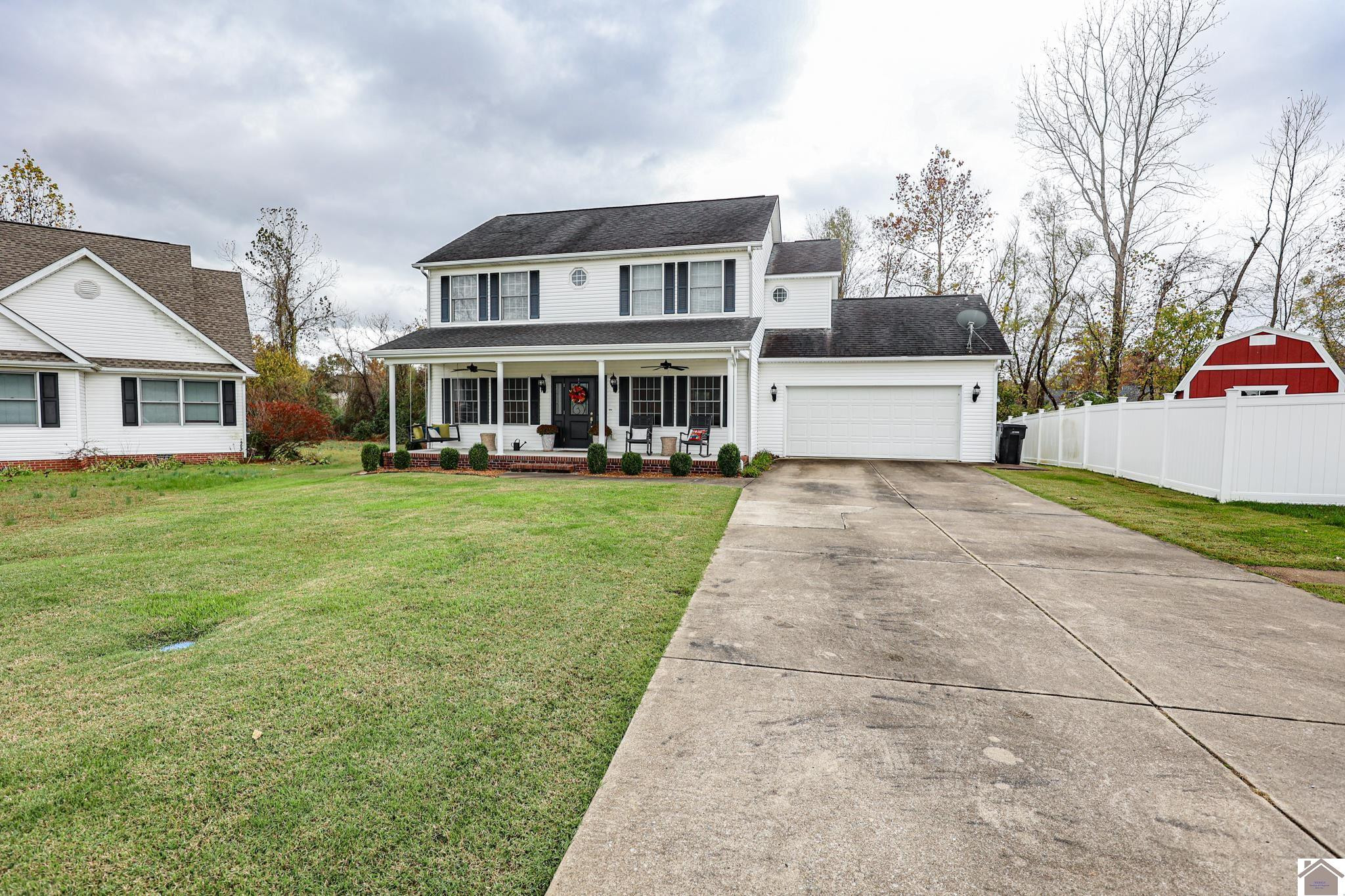 390 Inman Cove Paducah, KY 42001 - Photo 2 of 35 Driveway